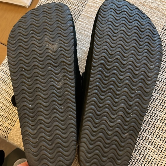 Women’s Boston black leather slip ons. Size 10 - Picture 3 of 4